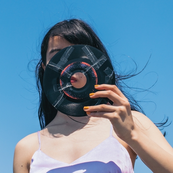 AIMYON 官方单曲《君はロックを聴かない》封面